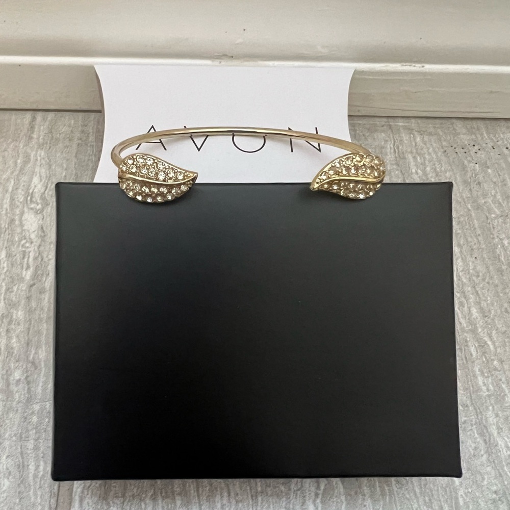 Avon Gold Leaf Bangle with Sparkling Accents